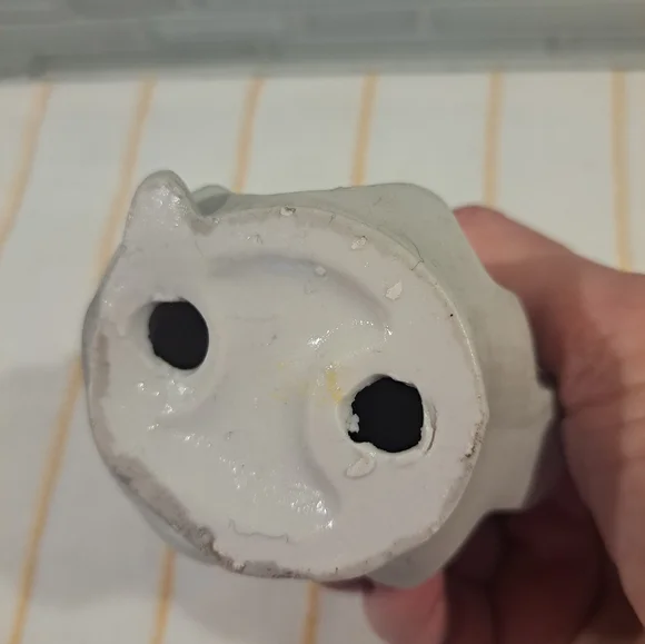 Bowling Nun Figurine with Rosary and Gray and White Habit, Bisque Ceramic - Picture 4 of 4